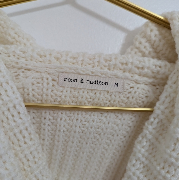 Moon & Madison Medium Cozy‎ Cream Knit Cropped Cowl Neck Sweater - Picture 4 of 10